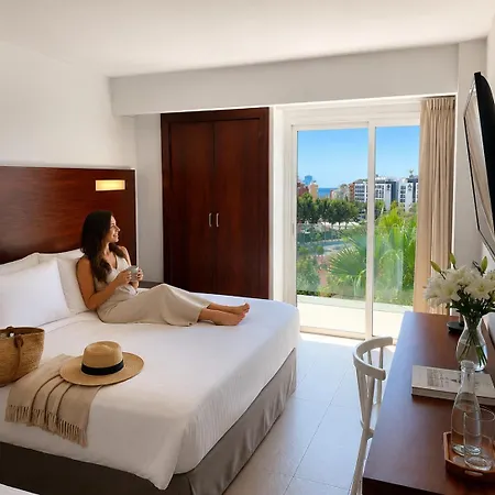 Astoria Park Hotel 4*