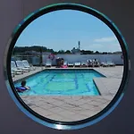 Astoria Park Отель