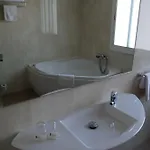 Отель Astoria Park 4*